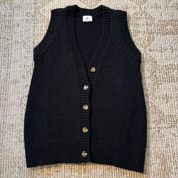 Tuckernuck Sweaters - Tuckernuck Black Chunky Knit Button Front Sweater Vest sz M